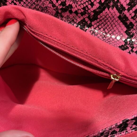 Brand New Faux Pink Snake Skin Crossbody/ Clutch with Gold Chain - Picture 5 of 9